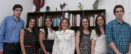 Dolores, la fundadora y Directora General de la Consultora Stg junto a Pauline Couyoumdjian, Chef Internacional y Gte. De Marketng de la consultora, Milagros Navarro, ingeniera en Tecnología de los Alimentos y gran equipo que sabe cómo testear y procesar resultados productivos a través del mundo sensorial del gusto y del olfato. Realizan, entre otros servicios, Control de calidad, testeos para el desarrollo de productos, evaluación de vida útil, perfil sensorial y valoración objetiva de productos (concursos)…