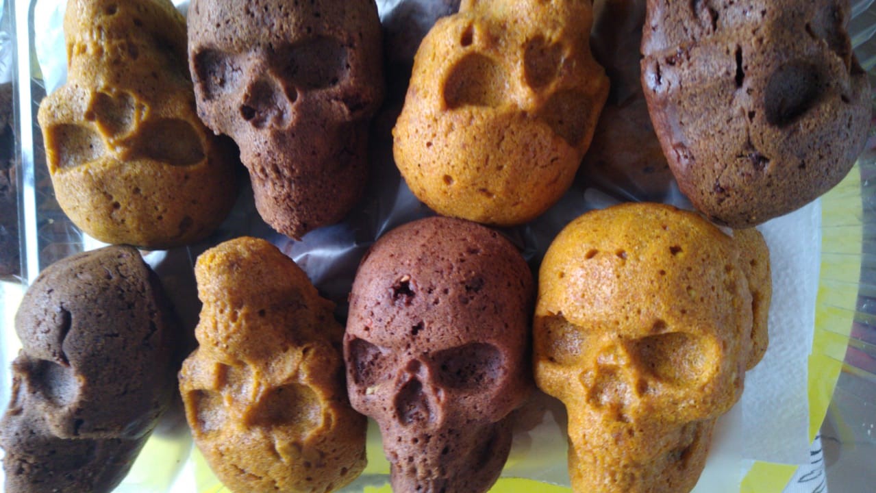 Calaveras Punk de chocolate con pastelera de papa Oca