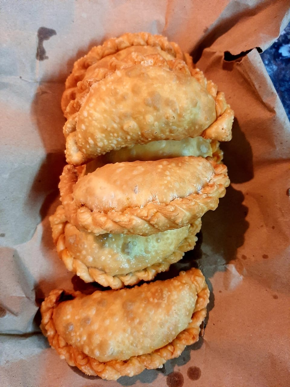 Empanadas de carne cortadas a cuchillo